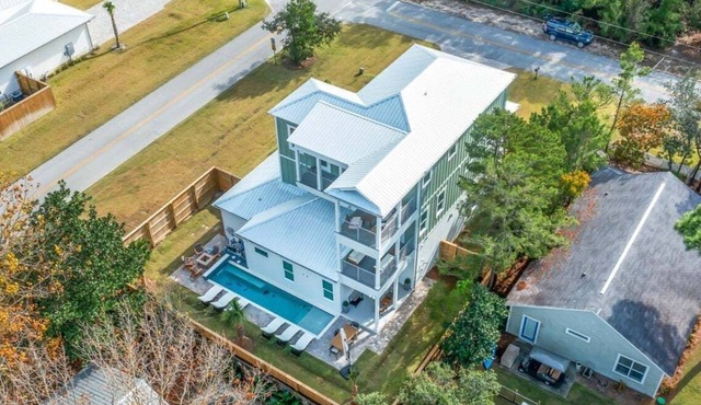 Private Pool, LSV/Golf Cart, Bikes, BRAND NEW! Walk to Beach in Blue Mountain!