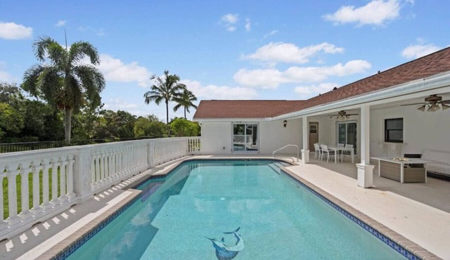Private Pool Oasis in Wellington 4BR