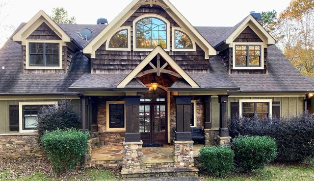 Private, Secluded Custom Built Lakehouse On Beautiful Lake Wedowee