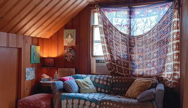 Private studio apartment in North Chattanooga. Furnished, decorated by local art