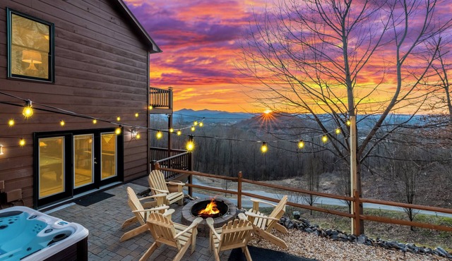 Private Sunset-view Cabin Hot Tub Sauna Game Room Dog-friendly