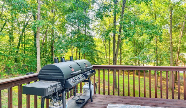 Private Yard & Deck: High Point Home Base!