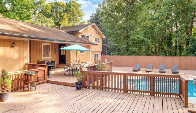PROMO 5% WEEKLY /10% MONTHLY DISCOUNTnCozy ATL Stunning home with Private Pool