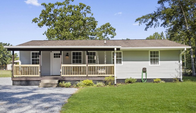 Quaint and Cozy! Close to Downtown and the Beach!