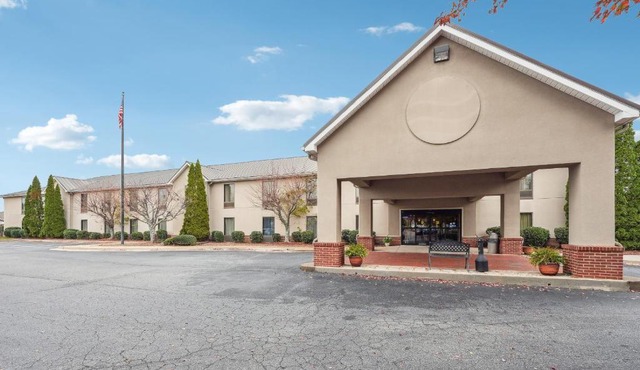Quality Inn & Suites Dawsonville