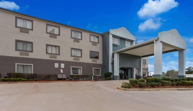 Quality Inn & Suites Pearl-Jackson