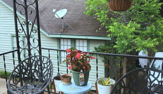Quiet 2 Bdrm Apt in the Heart of Baton Rouge Close to Anything a Traveler Needs