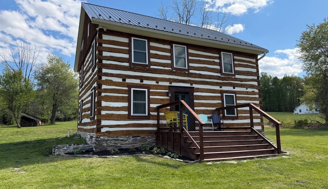 Quiet and secluded, Civil War-era log farmhouse near Historic Gettysburg for 8
