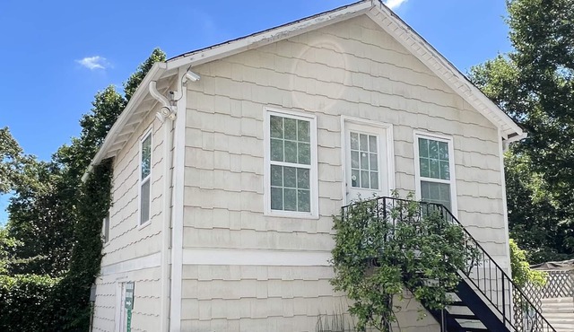 Quiet Carriage House w Forest-View Deck & Dining