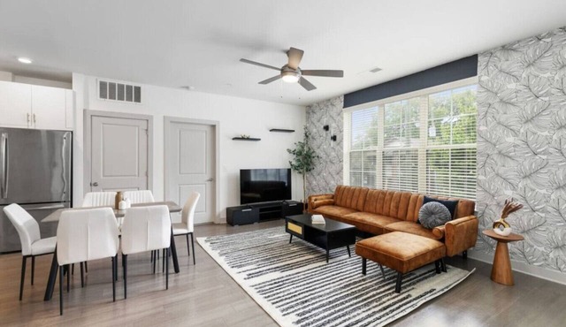 Quiet Comfort & Urban Style: 2-Bedroom Condo 31