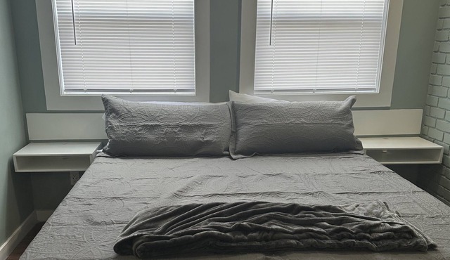 Quiet, Comfortable 1 Bedroom Efficiency with walk in shower, King Memory Foam.