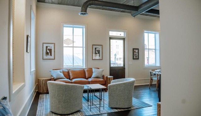 Quiet Downtown Loft - Walk to Dining and Coffee