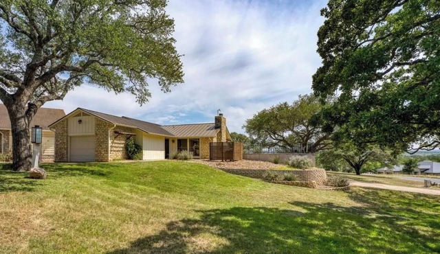 Quiet Horseshoe Bay Getaway, 3BR, Minutes to Lake LBJ