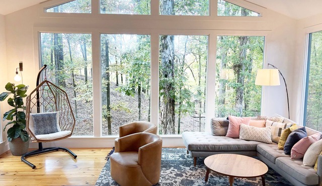 Quiet Lakefront Hideaway Just 2 Miles from Oxford’s Historic Square