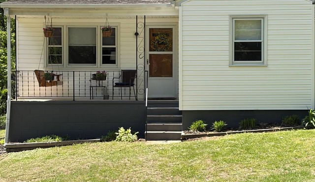 Quiet-peaceful 2-bedroom house with AC in Stanardsville, VA. No pets.