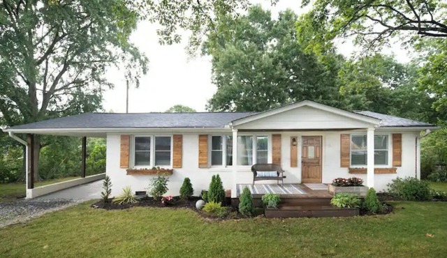 Quiet Pet Friendly Home
