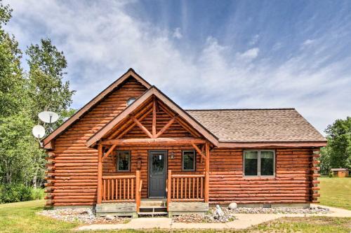 Rapid River Log Cabin w/Loft on 160 Scenic Acres