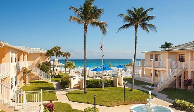 RARE FIND! Beach Front Resort at Gulf Stream - Sleeps 2-4, pool, hot tub, bbq