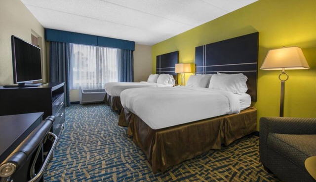 Rare Gem! Explore Orlando Vineland Premium Outlets! 2 Modern Units! Free Parking