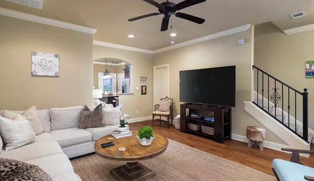 Rebel Belle - Convenient Stylish New 2 BR 2.5 Bath Condo - 1 mile to Ole Miss.