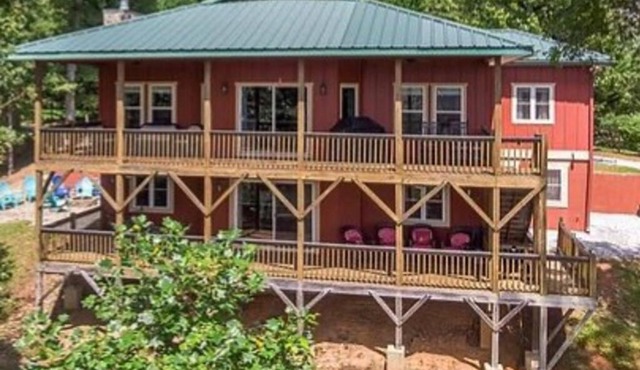 Red Rooster Family Cabin w/Hot Tub+Fire Pit+View