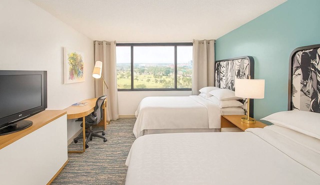 Relax & Unwind! 4 Friendly Units Pool, Close to Miami Cruise Ship Terminals!