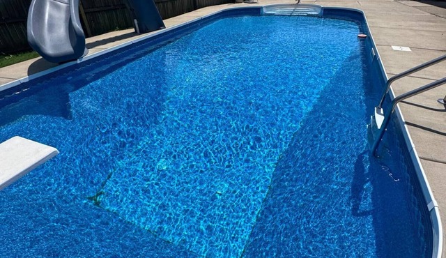 Relaxing 4BR Getaway with Pool -with Extra Sleeping Space. Near Stateline