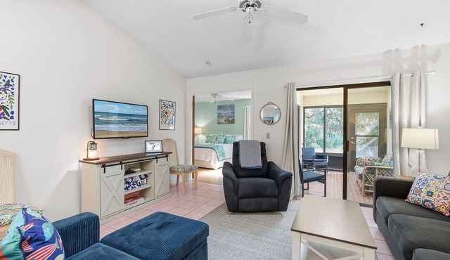 Relaxing Beach Villa | Walk to Ocean + 3 Pools, Tennis & Trails