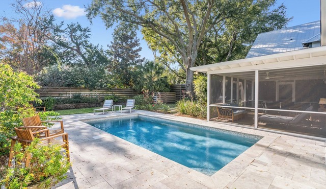 Renovated Cottage w/New Heated Swimming Pool at East Beach's 6th St. Access