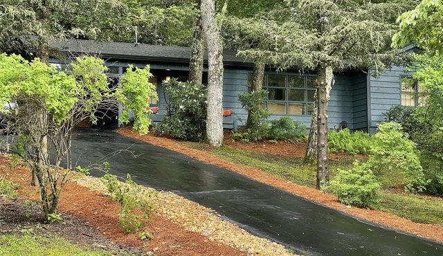 Renovated Highland’s cottage - private and 3 minutes from downtown!