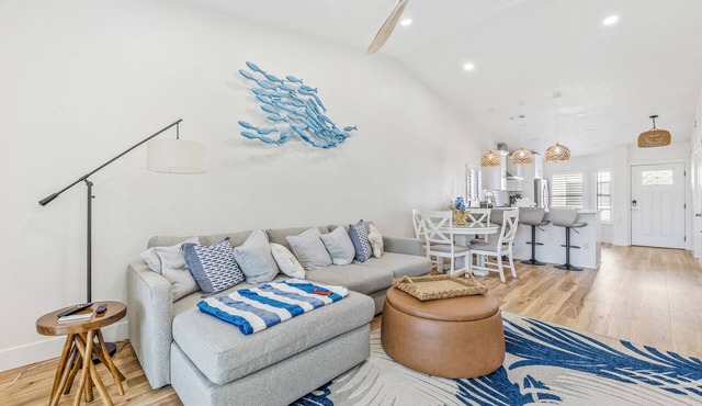 🏖️Renovated Venetian Villas Retreat, Patio, Pool, Pet Friendly, Near Beach and Flagler Ave🐶