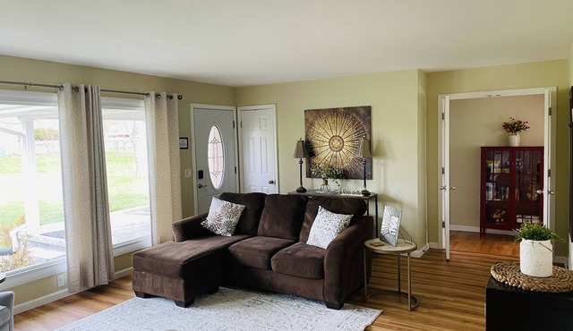Restful Retreat, 4BR/3BA on 2 acres, 5 Beds, Pet Friendly
