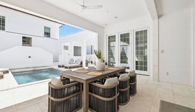 Restful Villa w/Coastal Balcony – Enjoy Inlet Beach’s Best Attractions!
