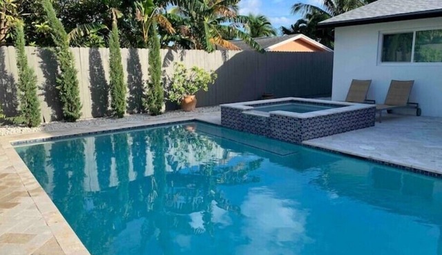 RETREAT with SALT WATER HEATED POOL&SPA . SUMMER is AVAILABLE !