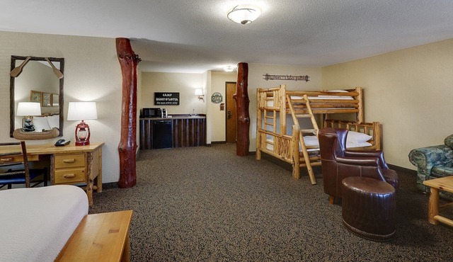 River Path Access available! Quad Cities Stay for Family | 2 Units