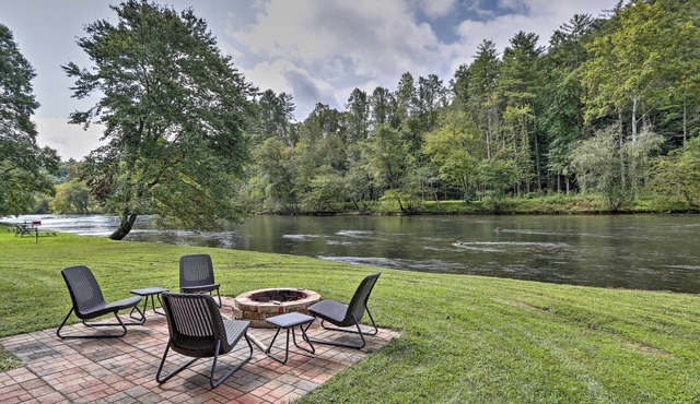 'River's Edge' - Ultimate Riverfront Getaway
