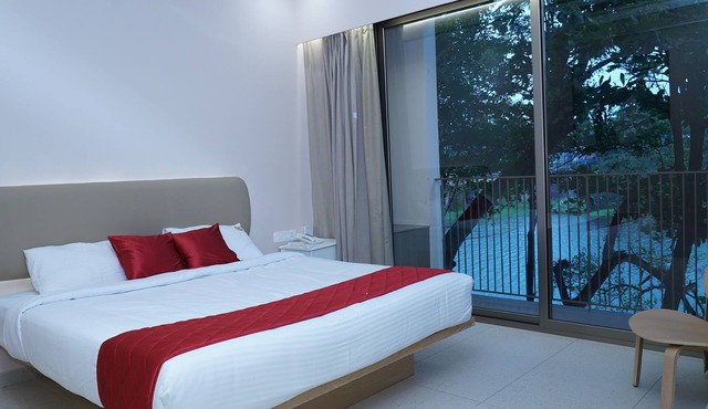 River view bed & breakfast with AC, Breakfast & WiFi Complimentary in Kannadi-II