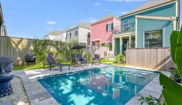 River View Luxury with Heated Pool & Take Ferry to French Quarter