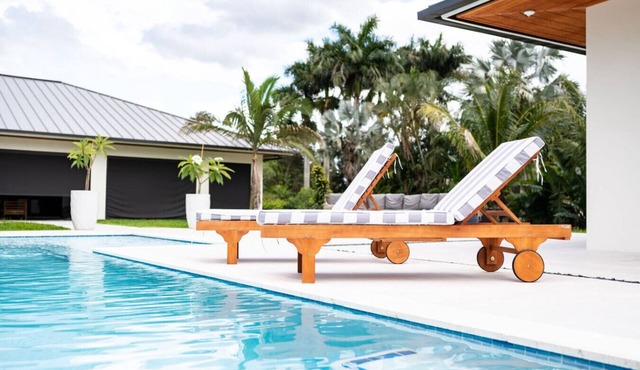Romantic Guest House · Heated Spa & Pool · Private Retreat