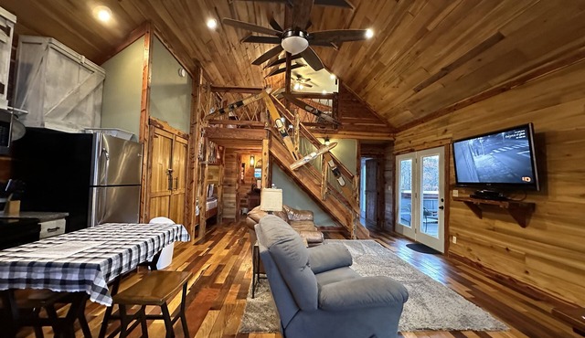 Rough River Lake Vacation Rentals Fernwood Cabin, hot tub