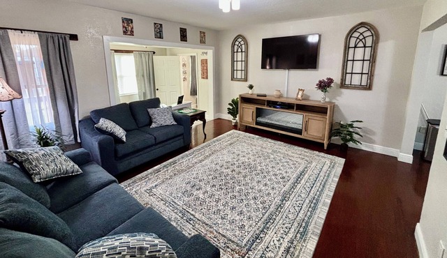 Rustic 3/2 Retreat with Boat Parking just seconds from Lake Okeechobee & Marina