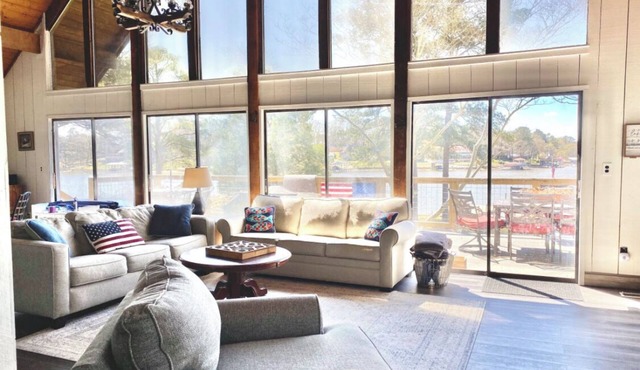 Rustic 3 bedroom, 3 bathroom cottage on Logan Martin Lake