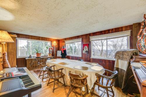 ‘Rustic Chic’ Retreat: 4 Mi to Kennywood!