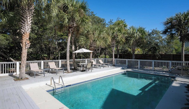 SALE~"Gindarra"~Dog Friendly~Gulf Trace~Heated Pool~Beach Gear and Access