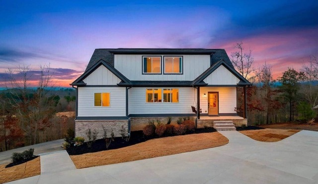 SALE! Peaceful Mountain View Home | Hot Tub | EV Charger