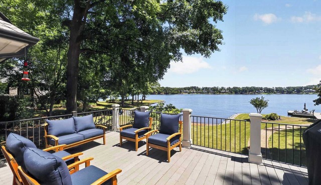 Sandy Cove Cottage- Great Waters Lakefront Luxury