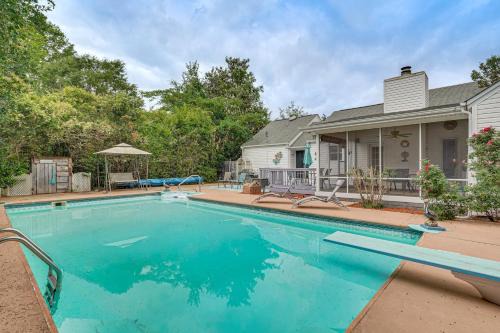 Screened Porch, Private Pool! Family Home in Aiken