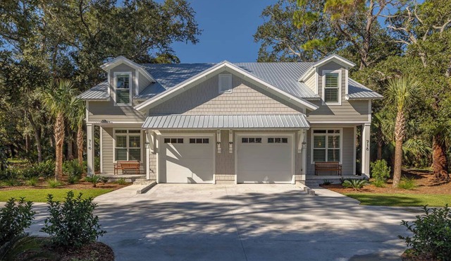 Seafarer Lodge - 2 properties - one roof one price!