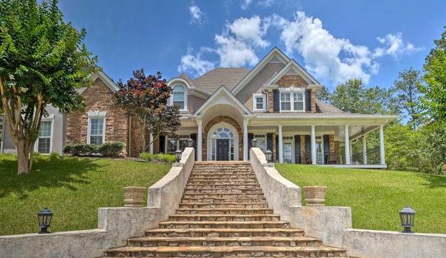 Secluded Acworth Mansion w/Pool + Game Room!