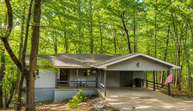 Secluded Cabin Escape in Hot Springs Village